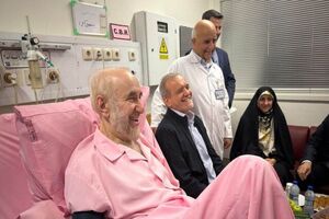 پزشکیان از سید محمد خاتمی عیادت کرد