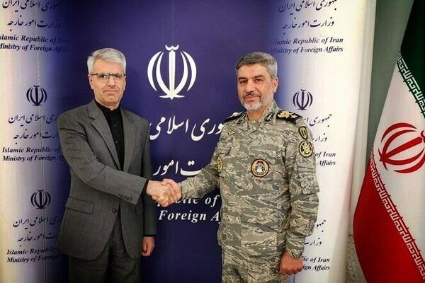 دیدار سخنگوی ارتش و بقایی