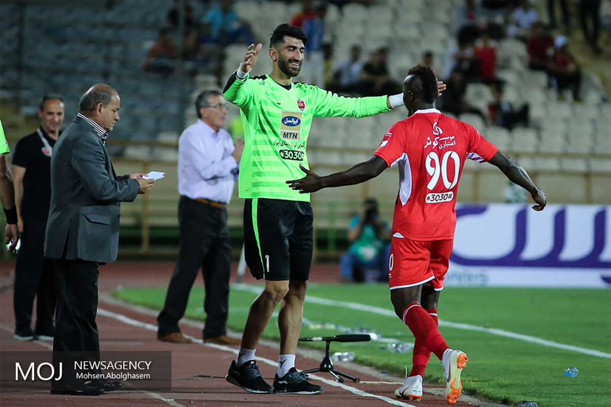 دیدار تیم های فوتبال پرسپولیس و فولاد خوزستان