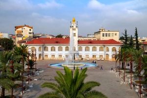 آغاز کاشت 13 اصله درخت بلوط در پیاده راه مرکزی رشت 	