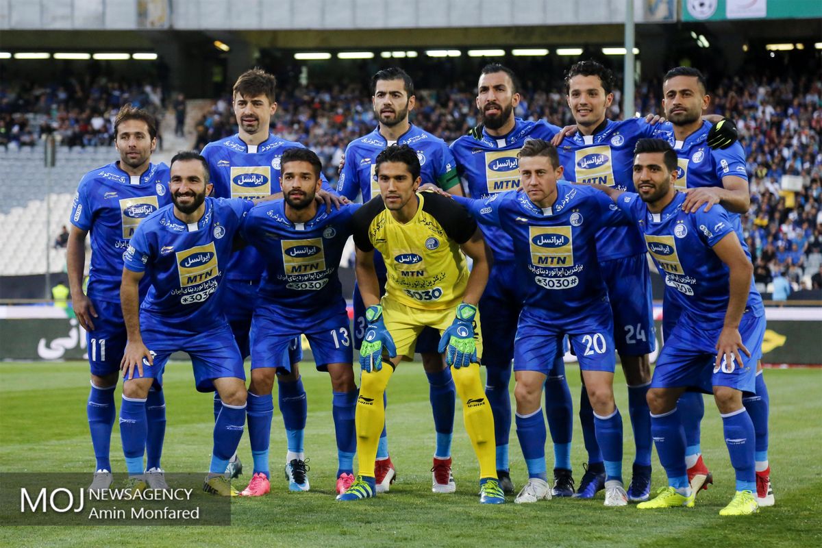 دیدار تیم های فوتبال استقلال تهران و مشکی پوشان مشهد