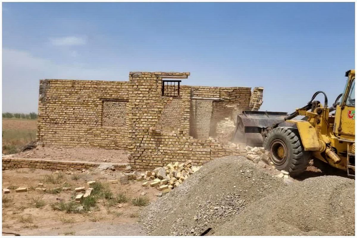 قلع و قمع ۱۵ بنای غیرمجاز در اراضی کشاورزی شهرستان قزوین