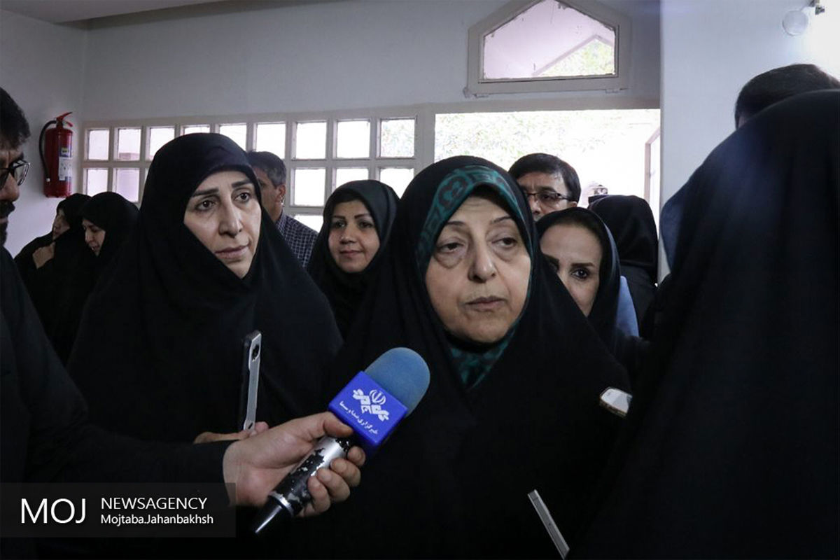 بازدید معصومه ابتکار از مرکز بازپروری زنان و دختران ارشاد در اصفهان