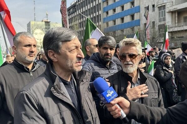 ملّت شهادت‌طلب ایران دشمن را بیچاره کرده است