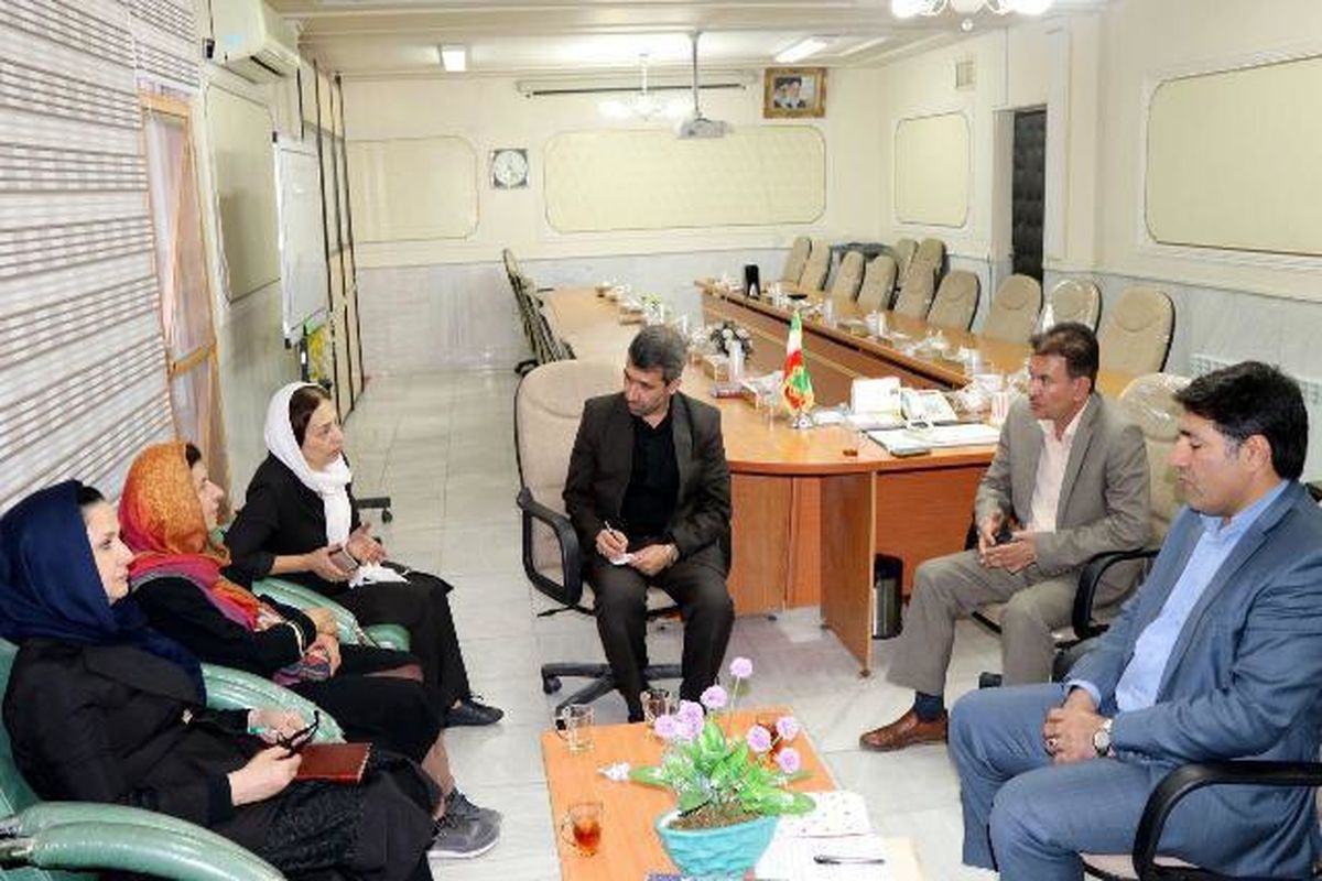 مدیر کل اموزش و پرورش با انجمن حامی