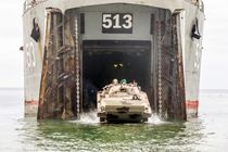 عملیات بیچینگ با تانک‌ها و نفربر‌ها در رزمایش ذوالفقار ۱۴۰۱ اجرا شد