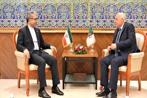 سفیر ایران با وزیر خارجه الجزایر دیدار کرد