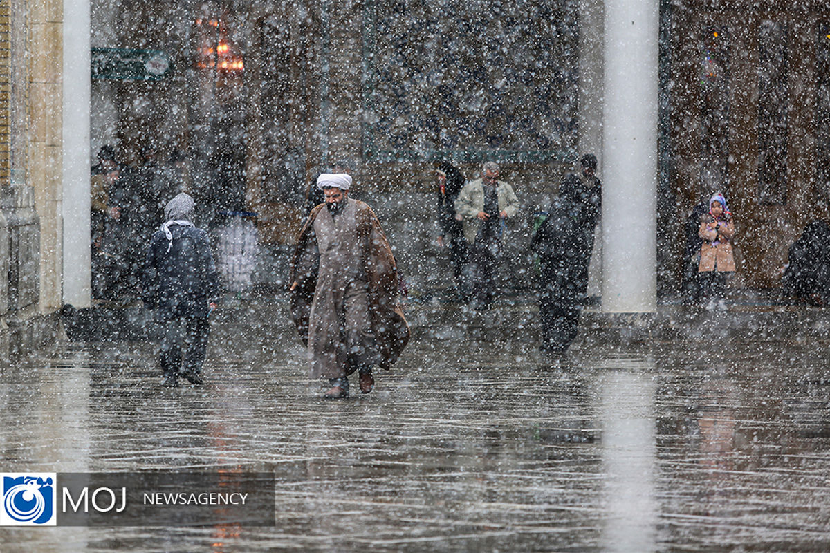بارش برف زمستانی در حرم حضرت معصومه (س)