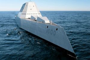 Yemeni resistance fires cruise missile at US destroyer