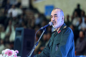 آمریکا کشور ما را در تحریم سخت قرار داد تا از اعتماد ملت به نظام کم کند