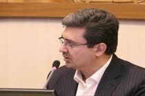 لوح سپاس استاندار یزد به سید محمد رستگاری با عنوان رئیس انجمن کتابخانه های عمومی برتر اهدا شد