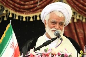 خداحافظی نماینده ولی فقیه بندرعباس بعد از اقامه نماز جمعه 