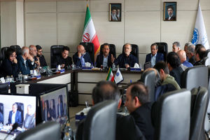 اتاق بازرگانی از پیشگامان جبهه اقتصادی در جنگ ترکیبی و همه‌جانبه دشمن است