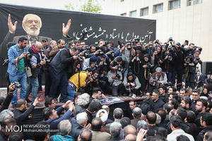 تشییع پیکر جمشید مشایخی (۲)