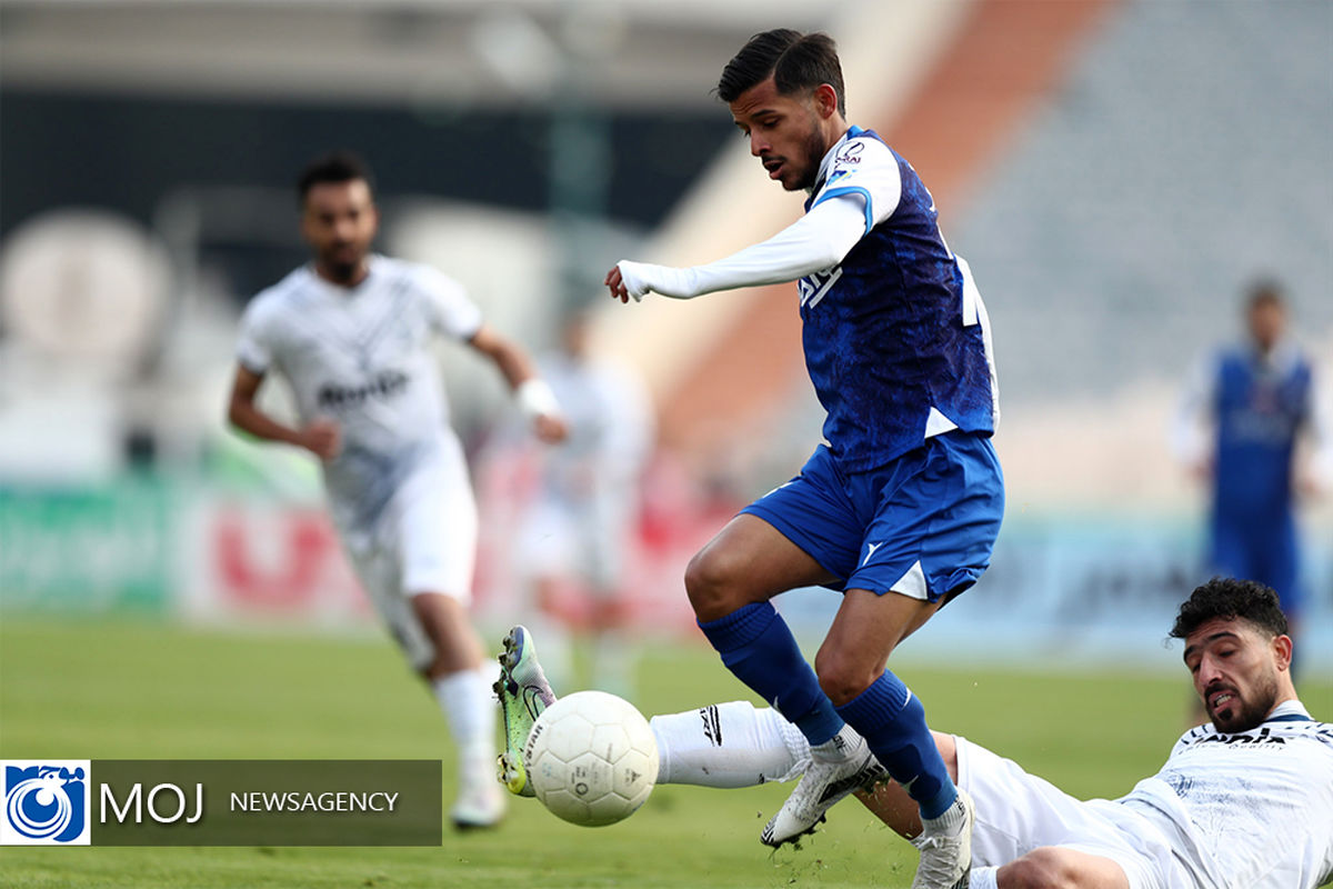 دیدار تیم های فوتبال استقلال و ملوان بندر انزلی