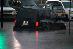 سیل در کالیفرنیا جان ۳ تن را گرفت