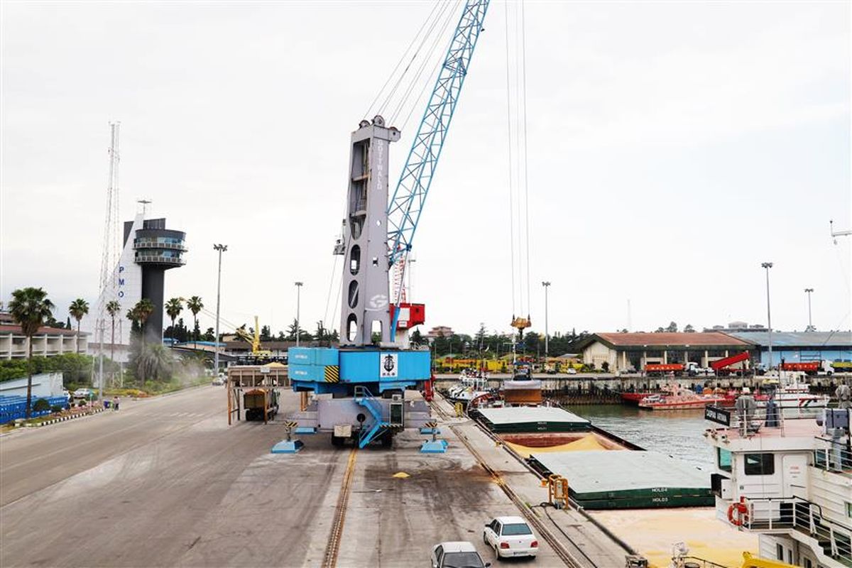 تخلیه و بارگیری کالا در بنادر مازندران