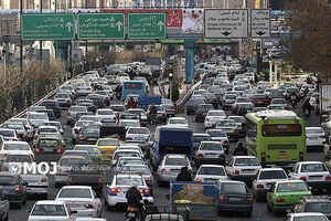 خیابان‌های تهران لغزنده و پرترافیک است