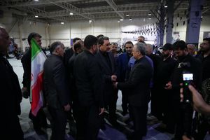 وزیر صمت از پردیس اسکان زائرین مراسم وداع و تشییع امام شهید بازدید کرد