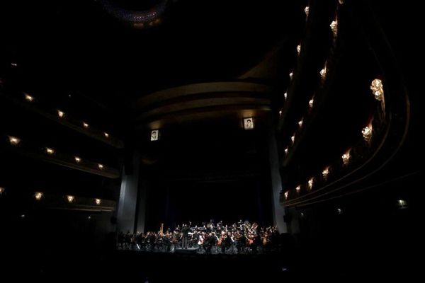 پرواز نت‌های قصه‌گو در تالار وحدت / ارکستر سمفونیک تهران «شهرزاد» را نواخت