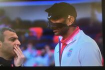 نقاب‌دار وارد ورزشگاه شد