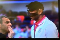 نقاب‌دار وارد ورزشگاه شد