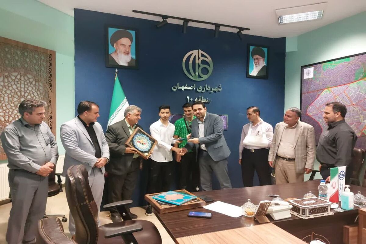 تجیلی از قهرمانان