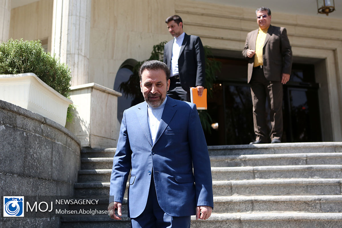 حاشیه جلسه هیات دولت - ۶ شهریور ۱۳۹۸/ واعظی