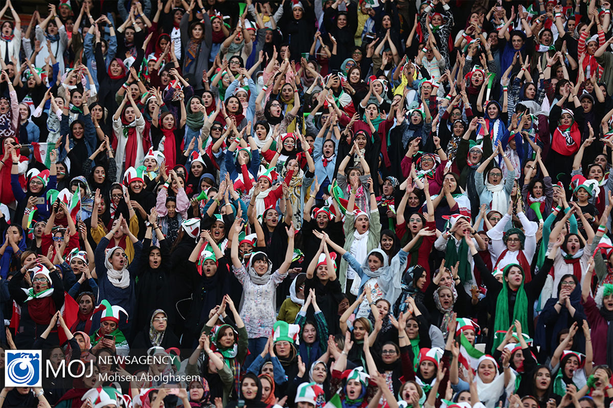 حضور بانوان در ورزشگاه آزادی