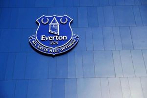 فرهاد مشیری اورتون را فروخت