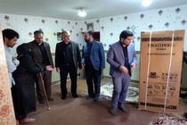 توزیع لوازم خانگی در بین تعدادی از سیل‌زدگان شهرک سرطاف ایلام