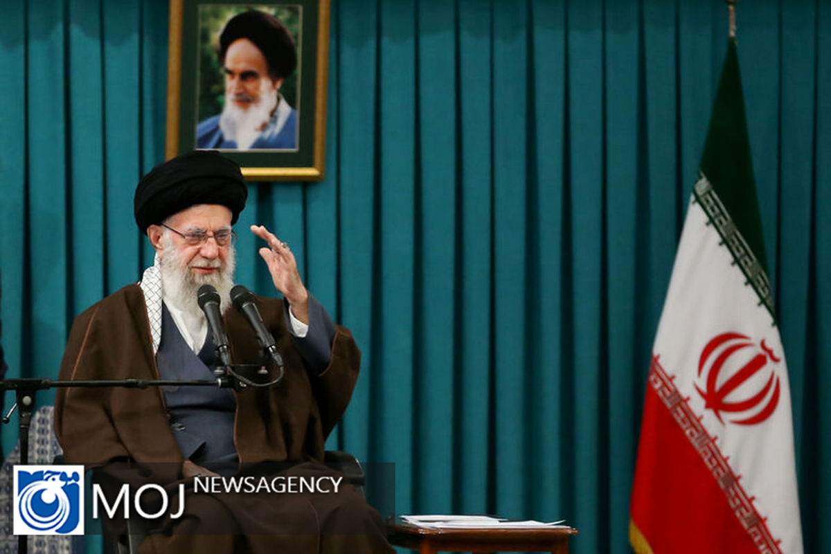 دیدار جمعی از رأی اولی‌ها و خانواده شهدا با رهبر انقلاب