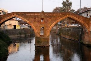 همه  پل های تاریخی گیلان در جریان وقوع سیل  سالم هستند