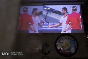 تماشای دیدار تیم‌های فوتبال ایران و ژاپن (1)