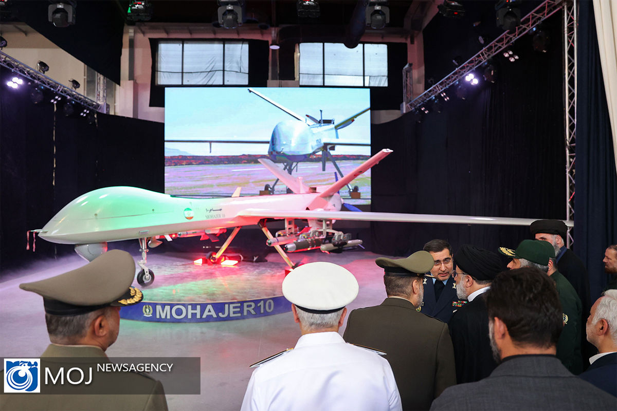 رونمایی از پهپاد «مهاجر10»