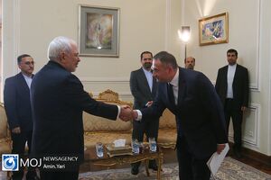 تقدیم رونوشت استوارنامه سفیر لهستان به ظریف