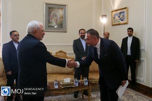 تقدیم رونوشت استوارنامه سفیر لهستان به ظریف