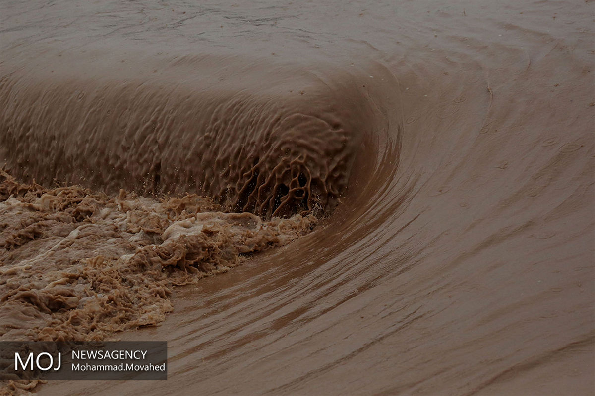 عبور سیلاب از استان قم