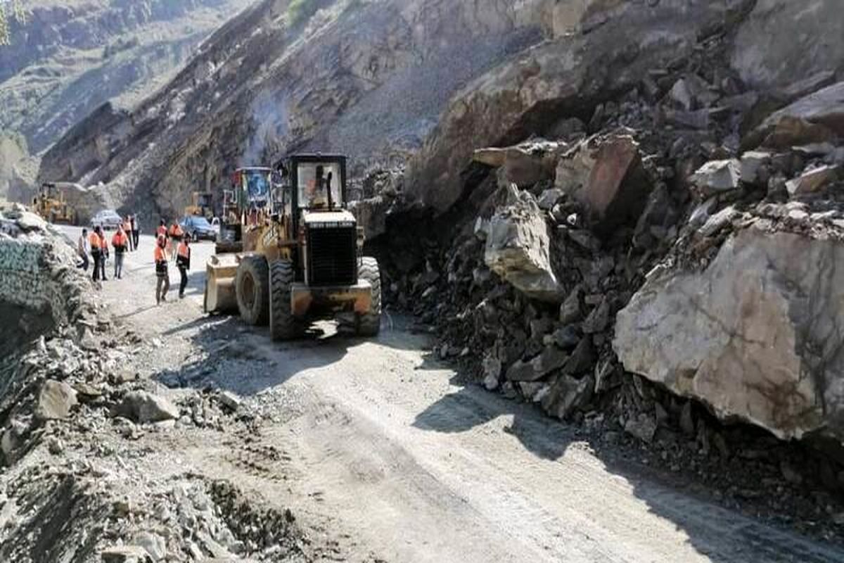 ریزش سنگ جاده چالوس