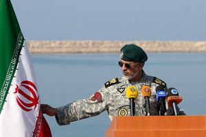 حفظ امنیت خطوط تجاری از اهداف اعزام ناوگروه ها است