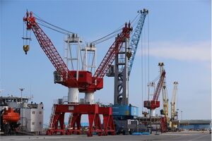 افزایش یک دستگاه جرثقیل LHM۱۰۰ به ناوگان تجهیزات بندر در دستور کار