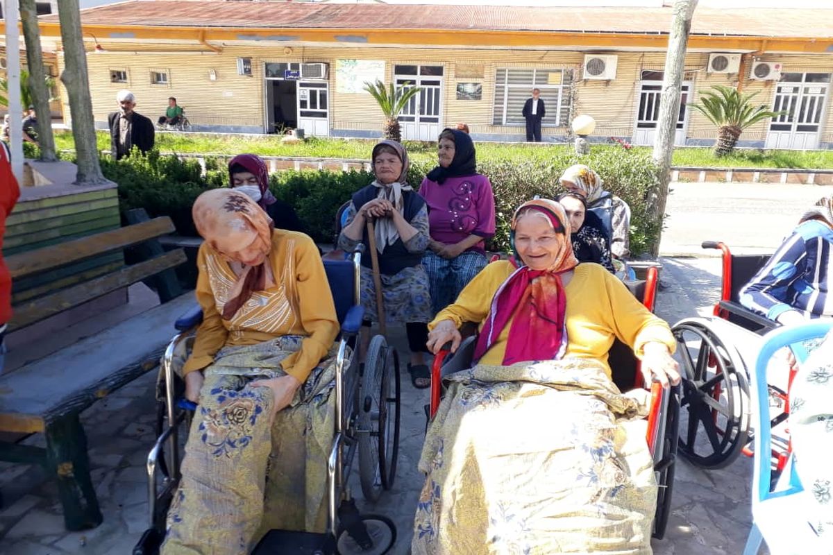 جشن تولد اردیبهشتی ها در اسایشگاه معلولین گیلان