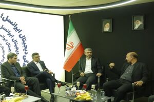 رئیس رگولاتوری از غرفه ایرانسل در نمایشگاه الکامپ بازدید کرد