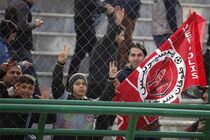 هواداران معترض پرسپولیس پس از حضور مقابل فدراسیون فوتبال به محل باشگاه رفتند