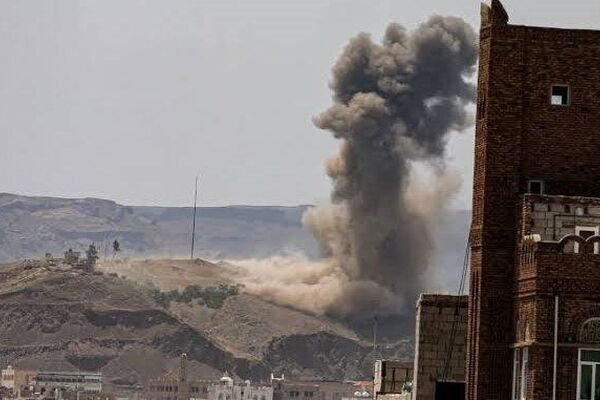 حمله عربستان به تاسیسات نفت یمن در صنعاء