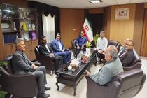 مسئول ورزش دوست در کنار ورزشکاران