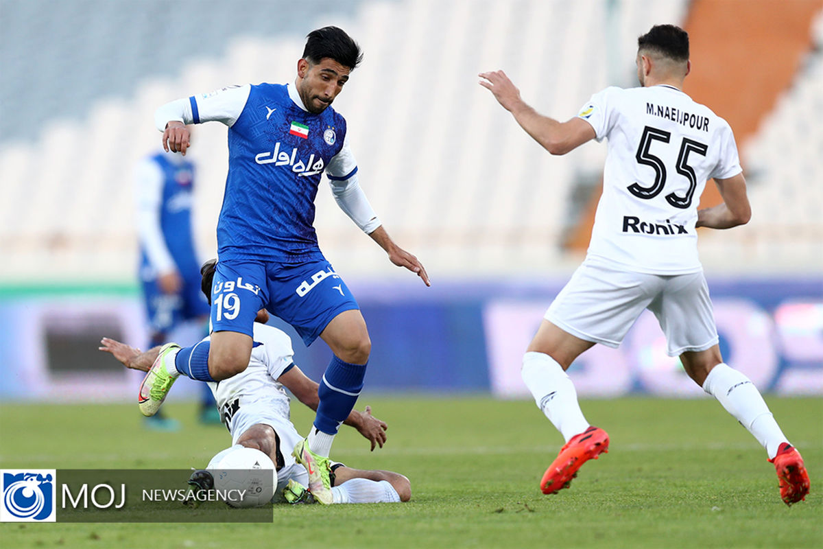 دیدار تیم های فوتبال استقلال و ملوان بندر انزلی