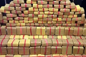 یک تن موادمخدر در شهرستان پارسیان کشف شد 