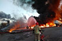 انفجار یکی از مخازن ضایعات نفتی پالایشگاه تهران بر اثر استمرار آتش