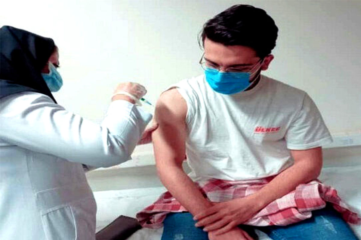 تزریق واکسن دانش‌آموزان پایه دوزادهم